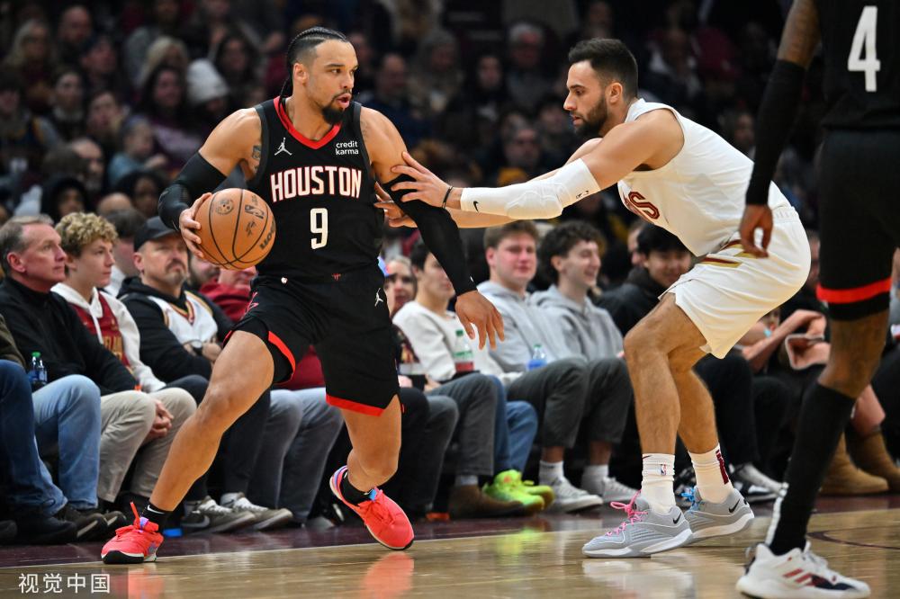 尽管他在球 尽管他在球